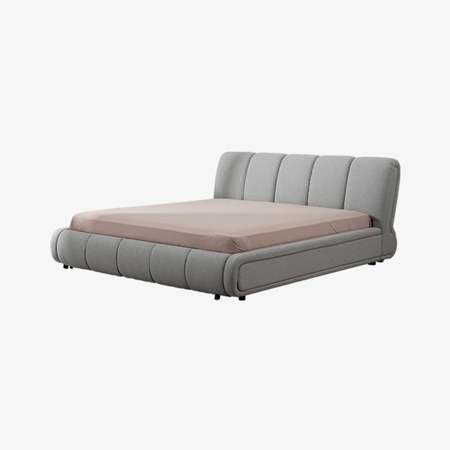 Современная кровать-платформа с мягкой обивкой серого цвета и деревянным каркасом