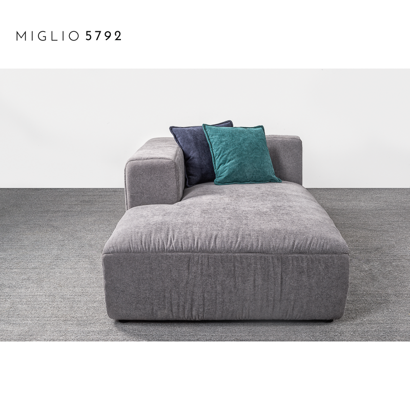 синий кожаный диван